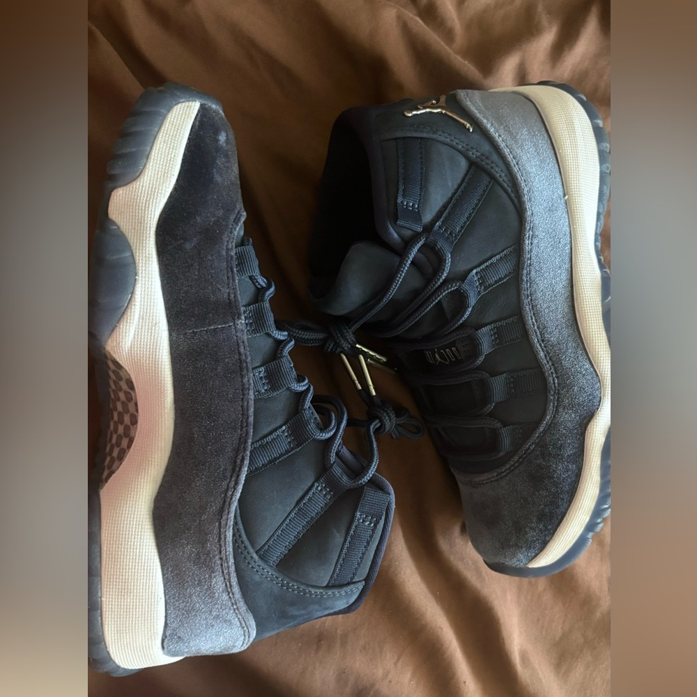 Women Air Jordan 11 Midnight Navy “Velvet” SIZE 5.5W (4y)